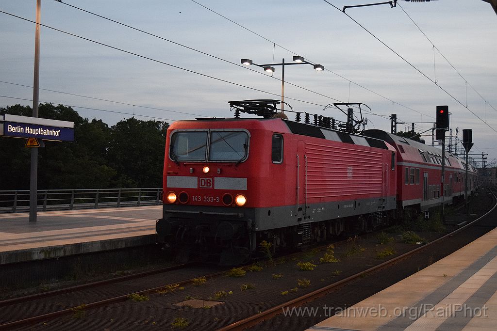 4175-0041-220916.jpg - DBAG 143.333-3 / Berlin Hbf 22.9.2016
