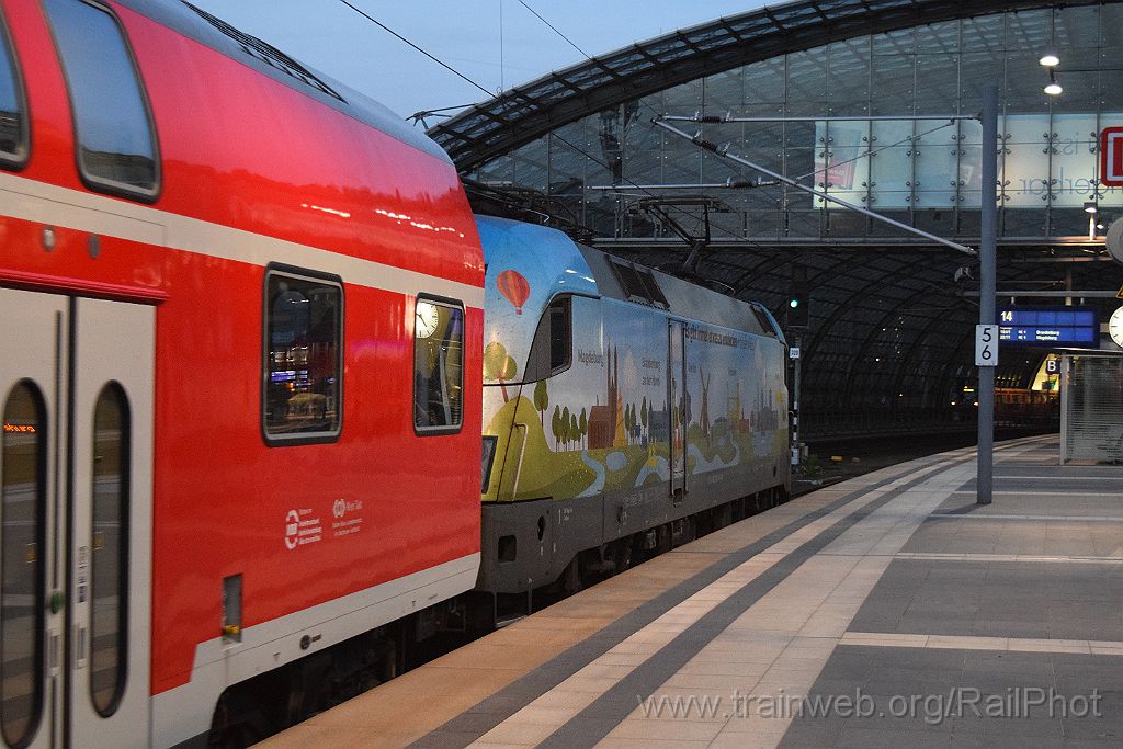 4176-0021-220916.jpg - DBAG 182.002 "Es gibt immer was zu entdecken mit der RE1" / Berlin Hbf 22.9.2016
