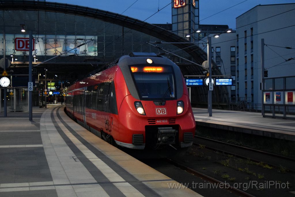4176-0038-220916.jpg - DBAG 442.833 / Berlin Hbf 22.9.2016