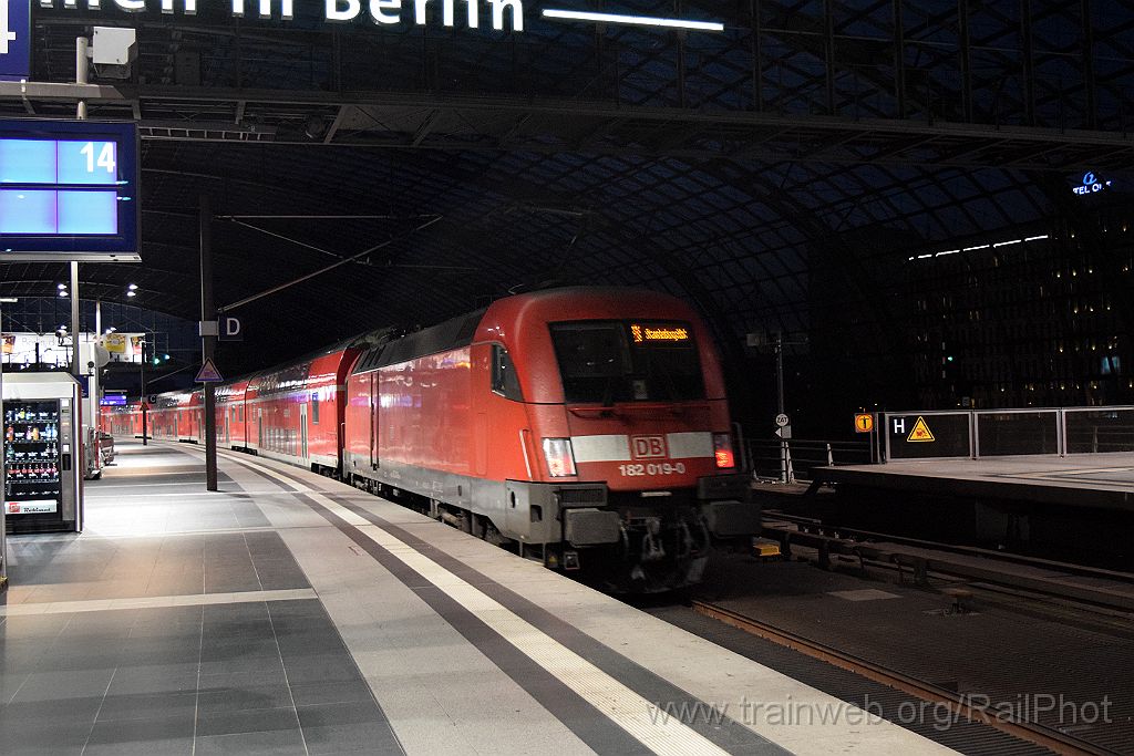 4178-0036-220916.jpg - DBAG 182.019-0 / Berlin Hbf 22.9.2016