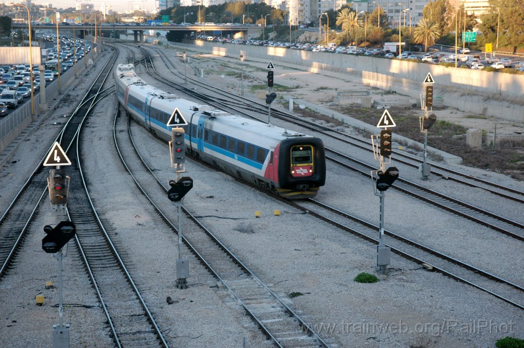 3481-0030-210115.jpg - IR IC/3 7018 / Tel-Aviv (Ya'akov Dori bridge) 21.1.2015