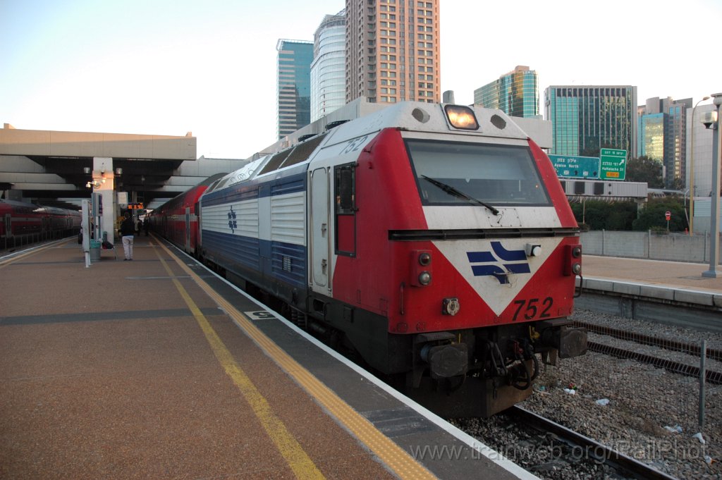 3484-0044-220115.jpg - IR JT42BW 752 / Tel-Aviv Savidor center 22.1.2015