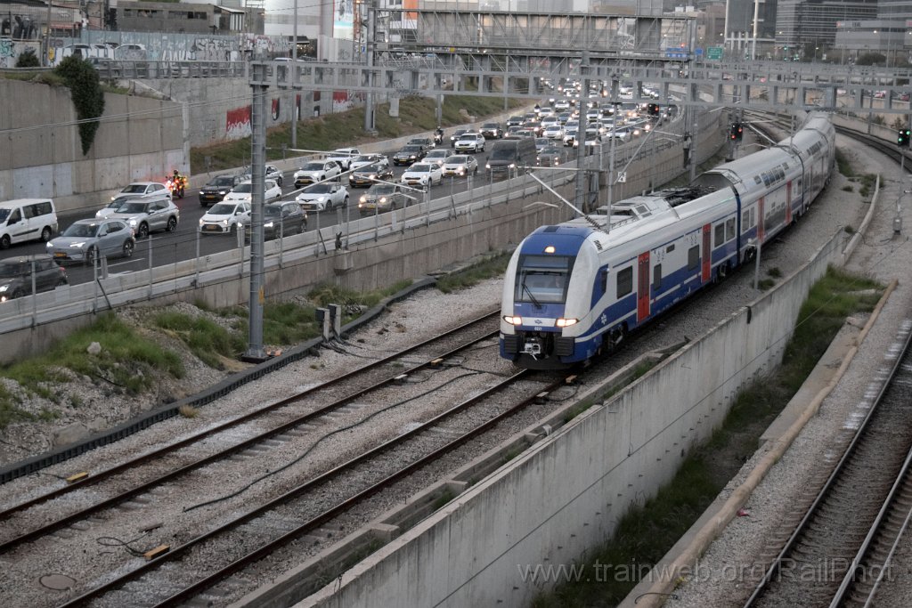 10203-0041-150226.jpg - IR DDEMU 6221 (94 95 0006 221-9 IL-IR) / Tel-Aviv (Yitzhak Sadeh bridge) 15.2.2026