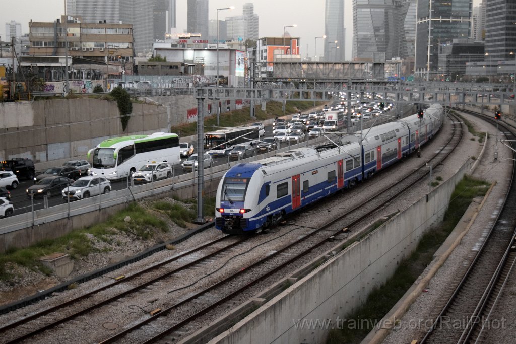 10204-0043-150226.jpg - IR DDEMU 6421 (94 95 0006 421-5 IL-IR) / Tel-Aviv (Yitzhak Sadeh bridge) 15.2.2026