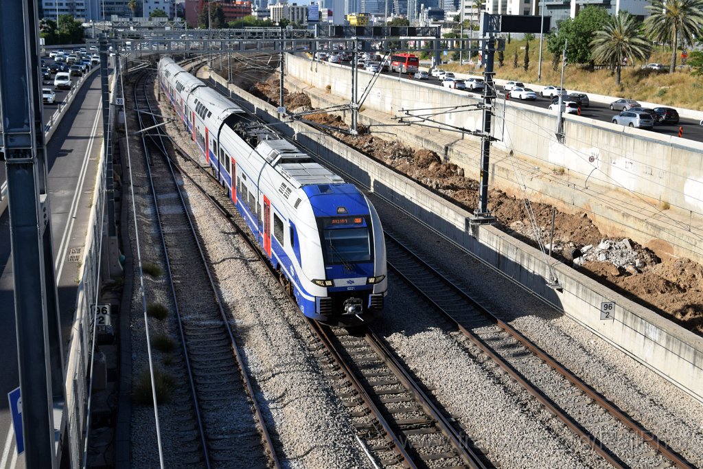 10351-0046-020626.jpg - IR DDEMU 6221 (94 95 0006 221-9 IL-IR) / Tel-Aviv (La Guardia Interchange) 2.6.2026