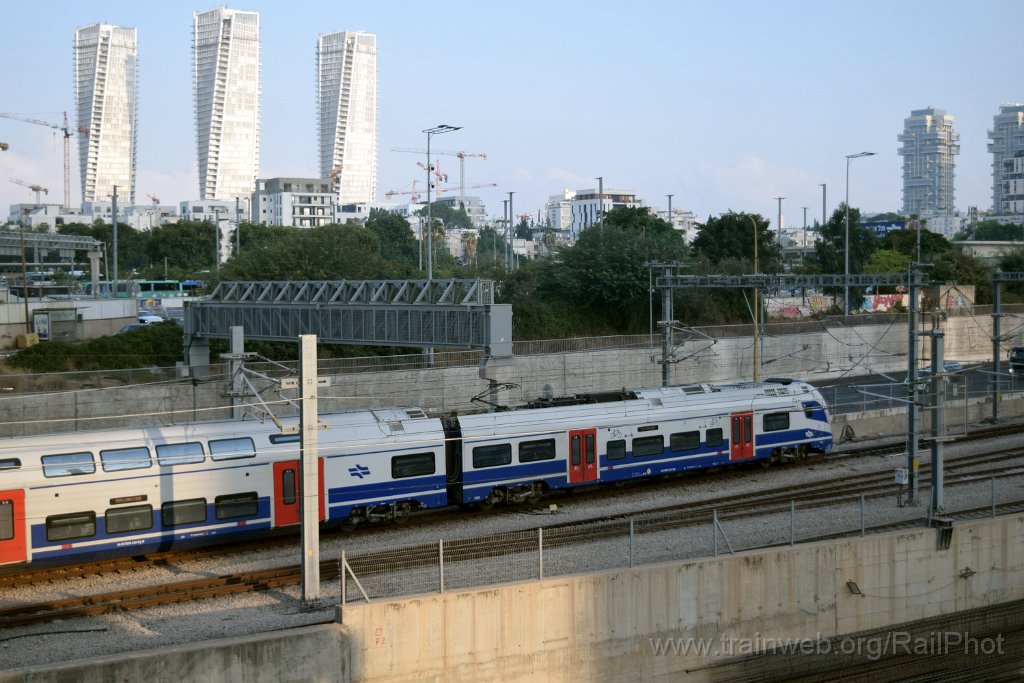 10460-0038-080926.jpg - IR DDEMU 6242 (94 95 0006 242-5 IL-IR) / Tel-Aviv Savidor center (David Schiffman bridge) 8.9.2026