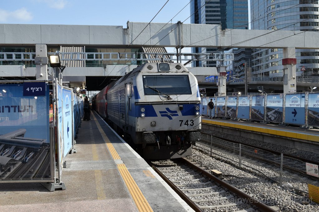 10471-0047-180926.jpg - IR JT42BW 743 / Tel-Aviv Savidor center 18.9.2026