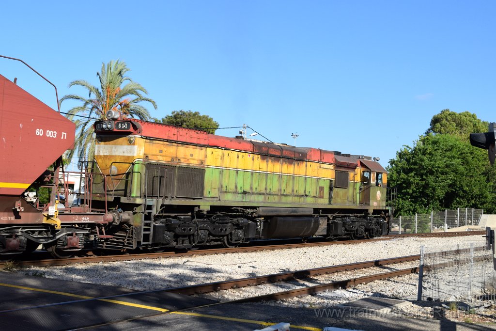 10489-0014-270926.jpg - IR G26CW2 611 / Haifa (A.L, Ziso crossing) 27.9.2026