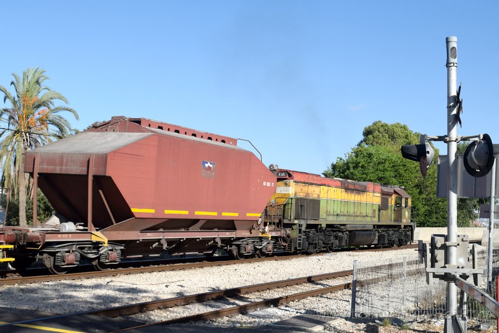 10489-0016-270926.jpg - IR G26CW2 611 / Haifa (A.L, Ziso crossing) 27.9.2026