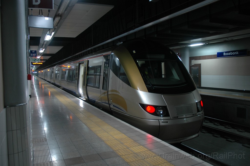 2265-0033-081211.jpg - Gautrain 301.102 / Rosebank 8.12.2011