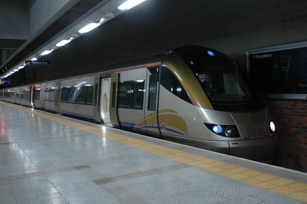 2266-0005-081211.jpg - Gautrain 301.102 / Hatfield 8.12.2011