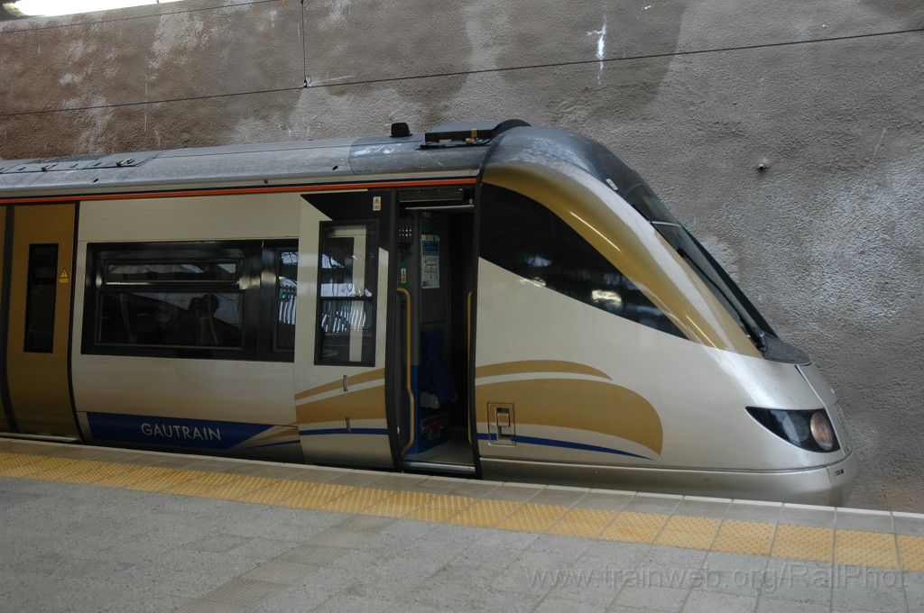 2268-0007-091211.jpg - Gautrain 301.019 / Hatfield 9.12.2011