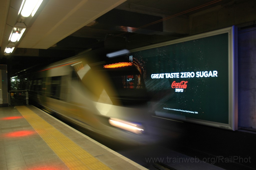 2268-0049-091211.jpg - Gautrain 301.004 / Sandton 9.12.2011