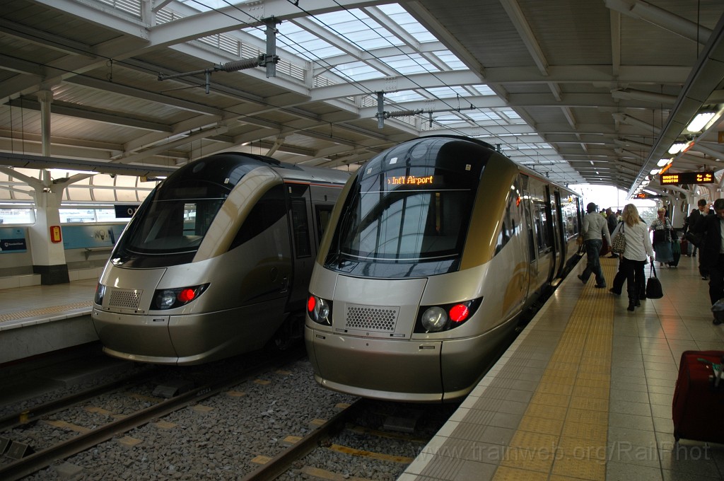 2269-0023-091211.jpg - Gautrain 301.105 + 301.102 / O.R.Tambo International Airport 9.12.2011