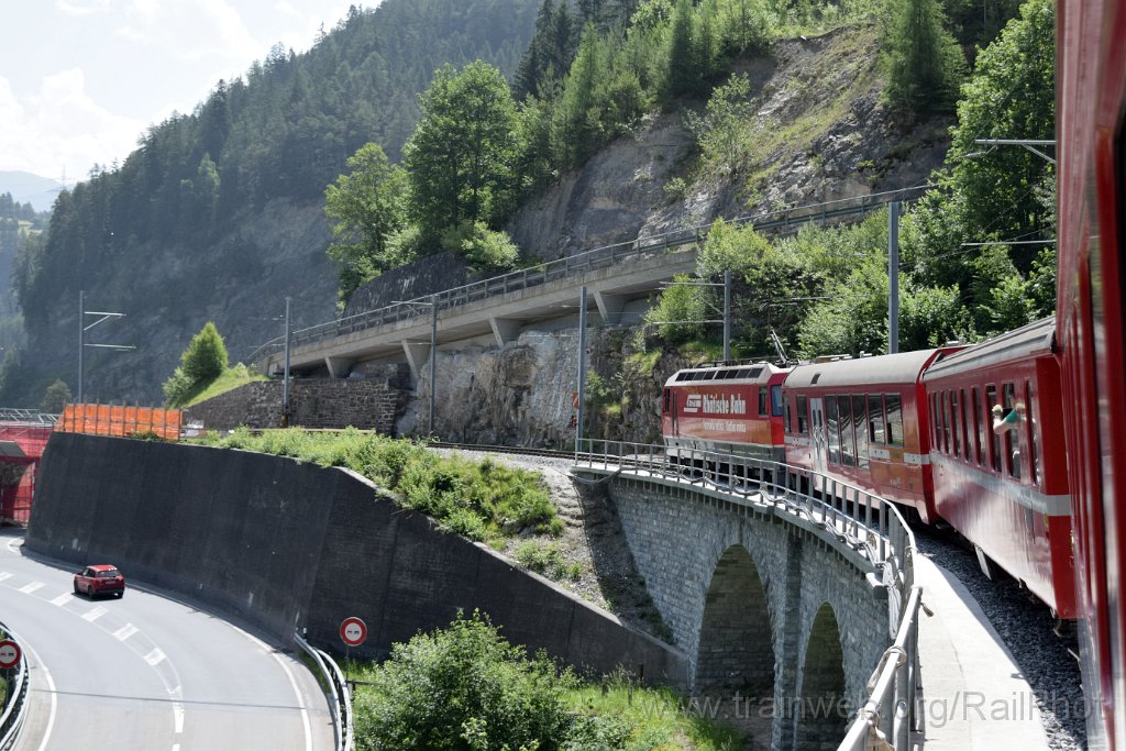 9816-0011-140625.jpg - RhB Ge 4/4''' 647 "Grüsch" / Solis (Alte Kantonsstrasse Viadukt) 14.6.2025