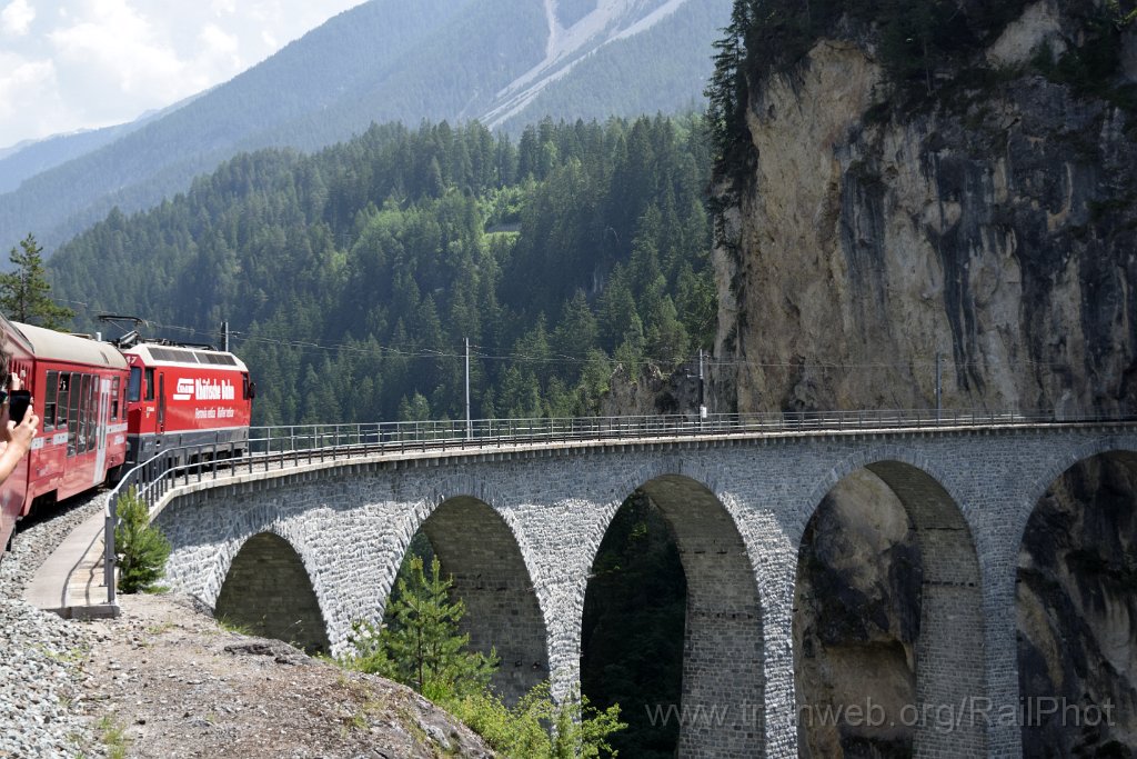 9818-0002-140625.jpg - RhB Ge 4/4''' 647 "Grüsch" / Landwasserviadukt 14.6.2025