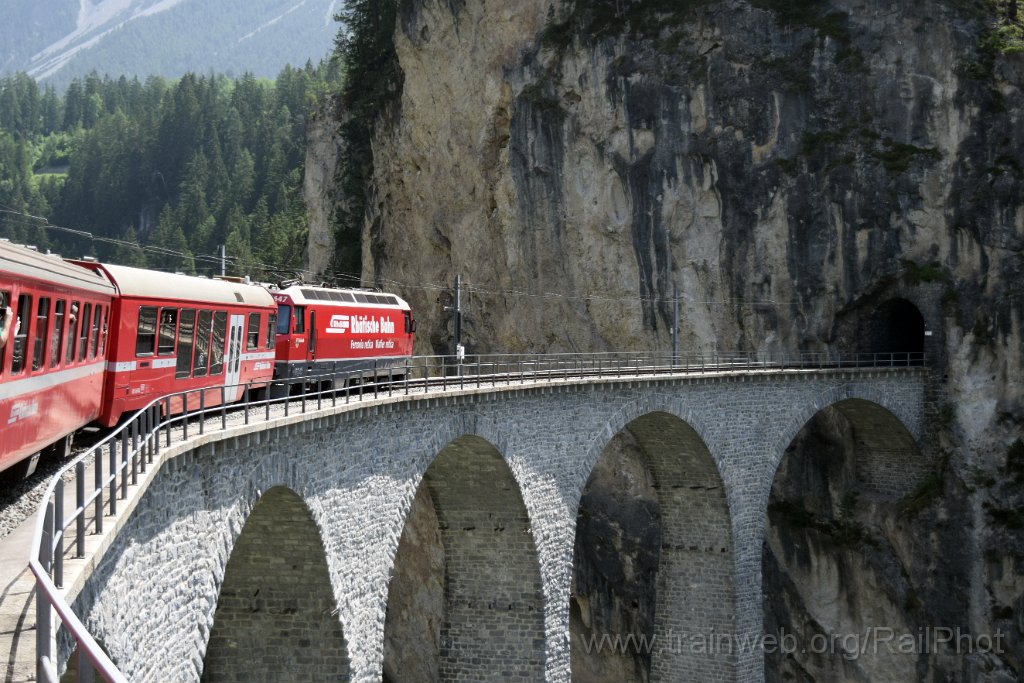 9818-0012-140625.jpg - RhB Ge 4/4''' 647 "Grüsch" / Landwasserviadukt 14.6.2025