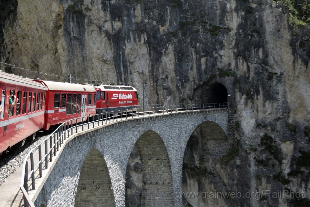 9818-0019-140625.jpg - RhB Ge 4/4''' 647 "Grüsch" / Landwasserviadukt 14.6.2025