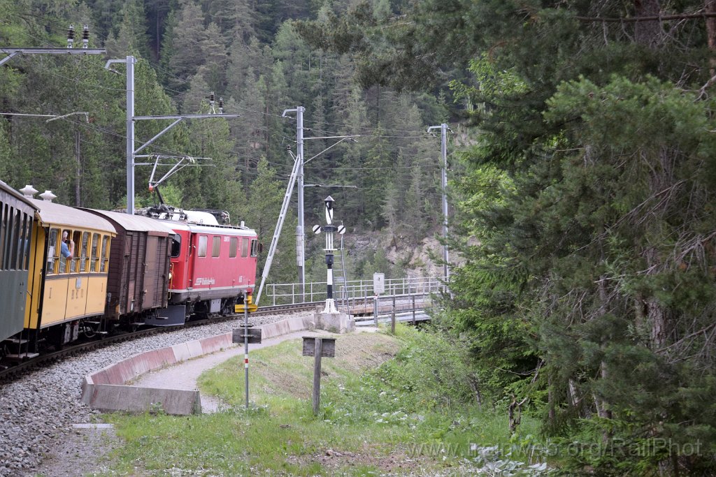 9826-0029-140625.jpg - RhB Ge 4/4' 605 "Silvretta" / Wiesen (Wiesenerviadukt) 14.6.2025