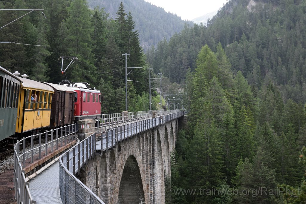 9826-0042-140625.jpg - RhB Ge 4/4' 605 "Silvretta" / Wiesen (Wiesenerviadukt) 14.6.2025