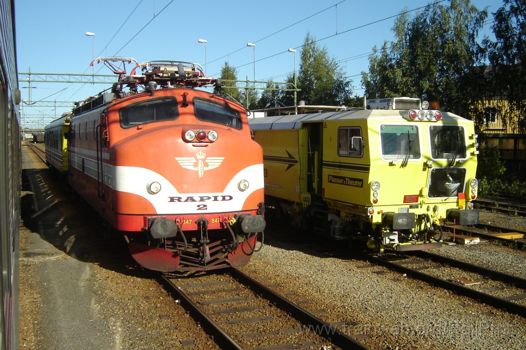 1372-0012-240807.jpg - Tågab Ra 847 + Plasser+Theurer Unimat 08-475 / Umeå 24.8.2007