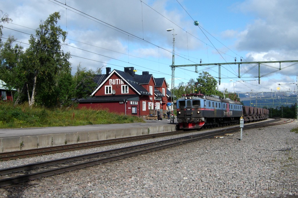 1375-0033-260807.jpg - MTAB Dm3 1229 / 1244 "Rektorn" / Björkliden 26.8.2007