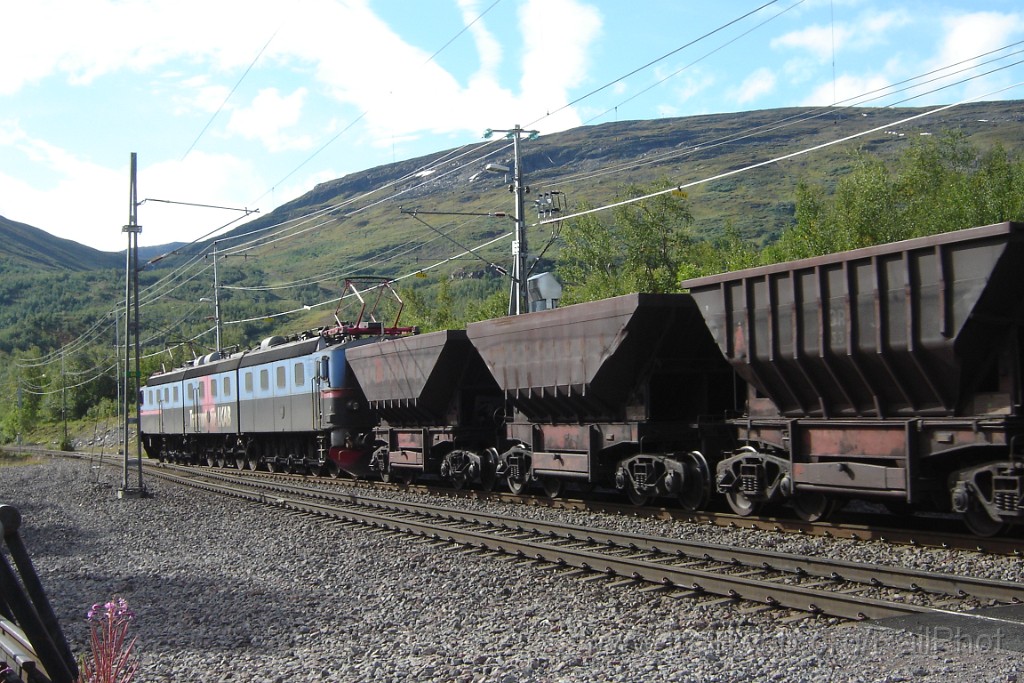 1375-0041-260807.jpg - MTAB Dm3 1230 / 1244 "Rektorn" / Björkliden 26.8.2007