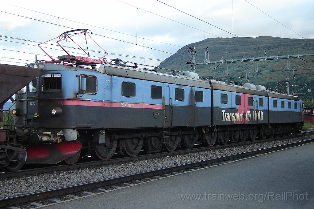 1381-0001-270807.jpg - MTAB Dm3 1230 / 1244 "Rektorn" / Björkliden 27.8.2007