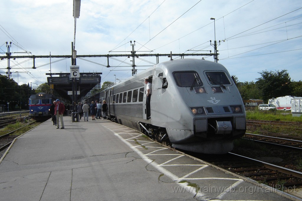1385-0024-300807.jpg - SJ UB2X 2513 + X12 3221 / Norrköping 30.8.2007