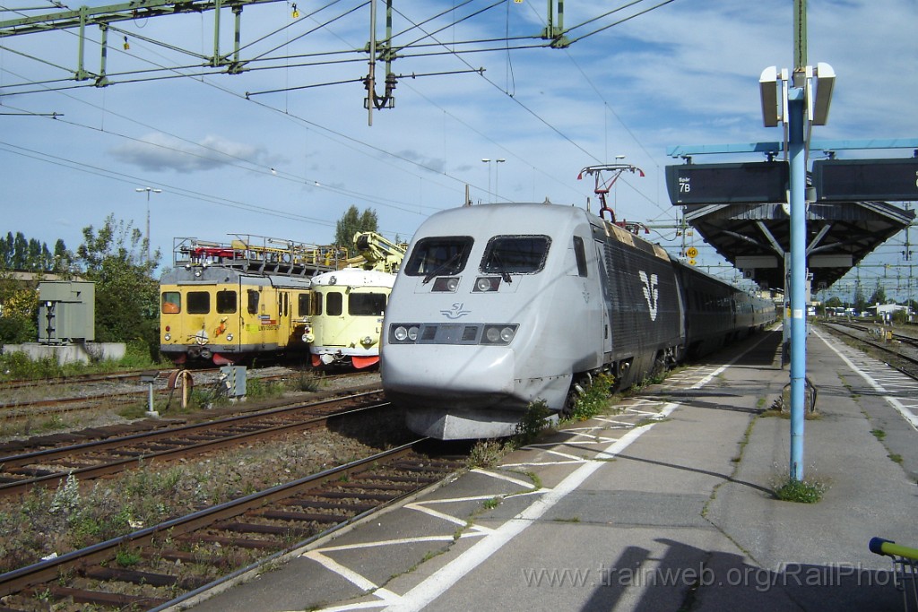 1385-0028-300807.jpg - SJ X2K 2033 + BV LMV 0987D + 1883B / Norrköping 30.8.2007