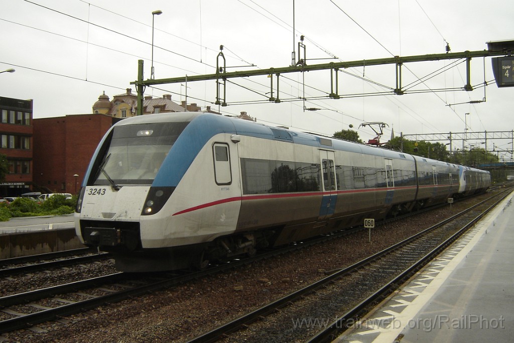 1388-0045-310807.jpg - TiM X50 3243 "Hyttan" + X52 3274 / Hallsberg 31.8.2007