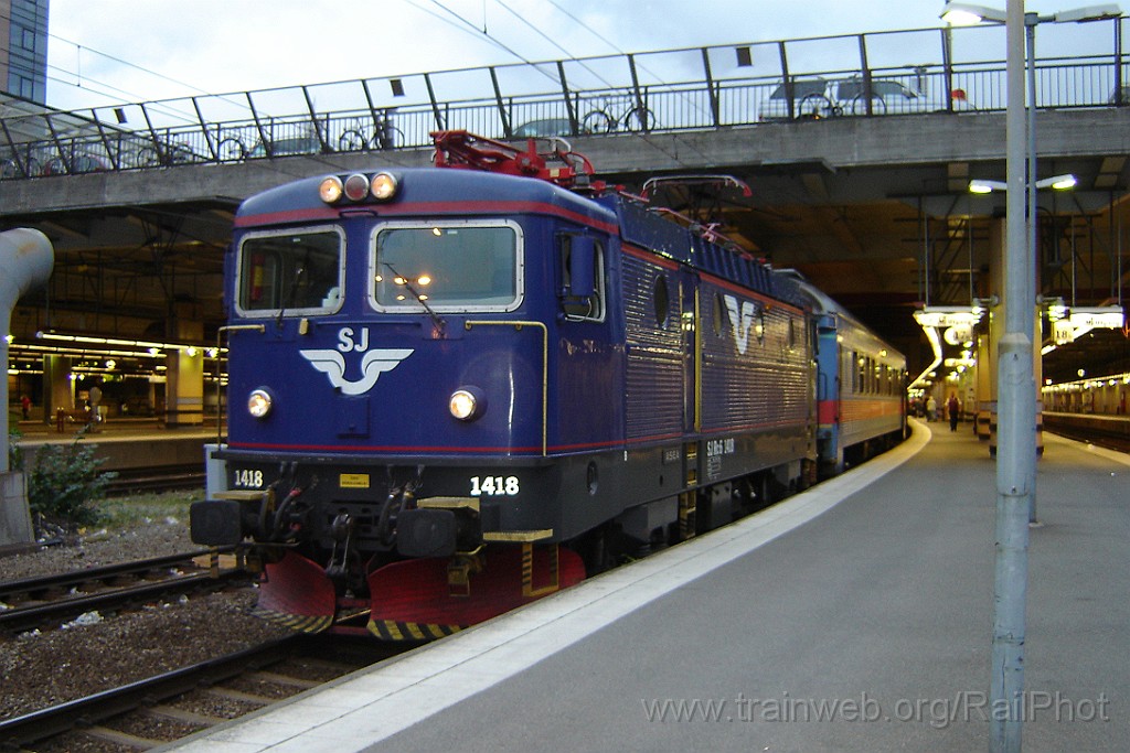 1392-0011-310807.jpg - SJ Rc6.1418 / Stockholm C 31.8.2007
