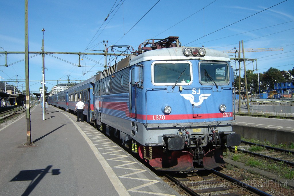 1393-0005-010907.jpg - SJ Rc6.1370 / Uppsala C 1.9.2007