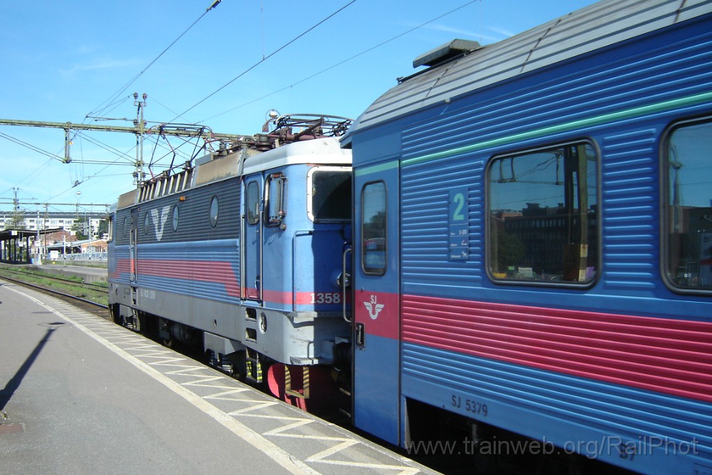 1393-0008-010907.jpg - SJ Rc6.1358 / Uppsala C 1.9.2007