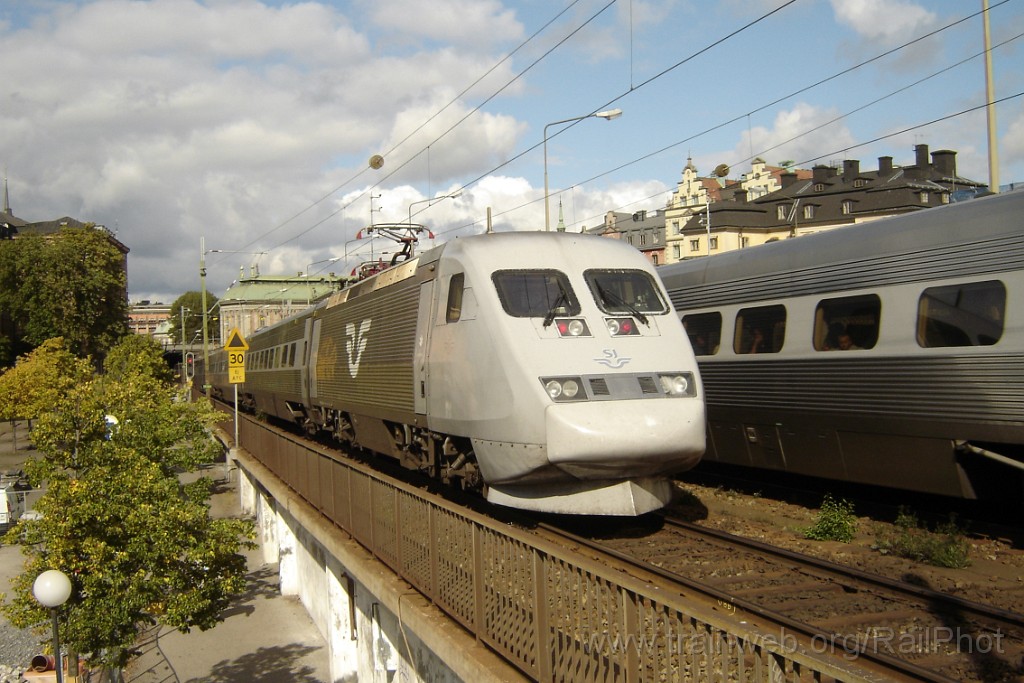 1409-0040-060907.jpg - SJ X2K 2032 / Stockholm (Södra järnvägsbron) 6.9.2007