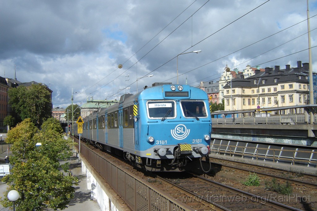 1409-0047-060907.jpg - SL X10 3181 / Stockholm (Södra järnvägsbron) 6.9.2007