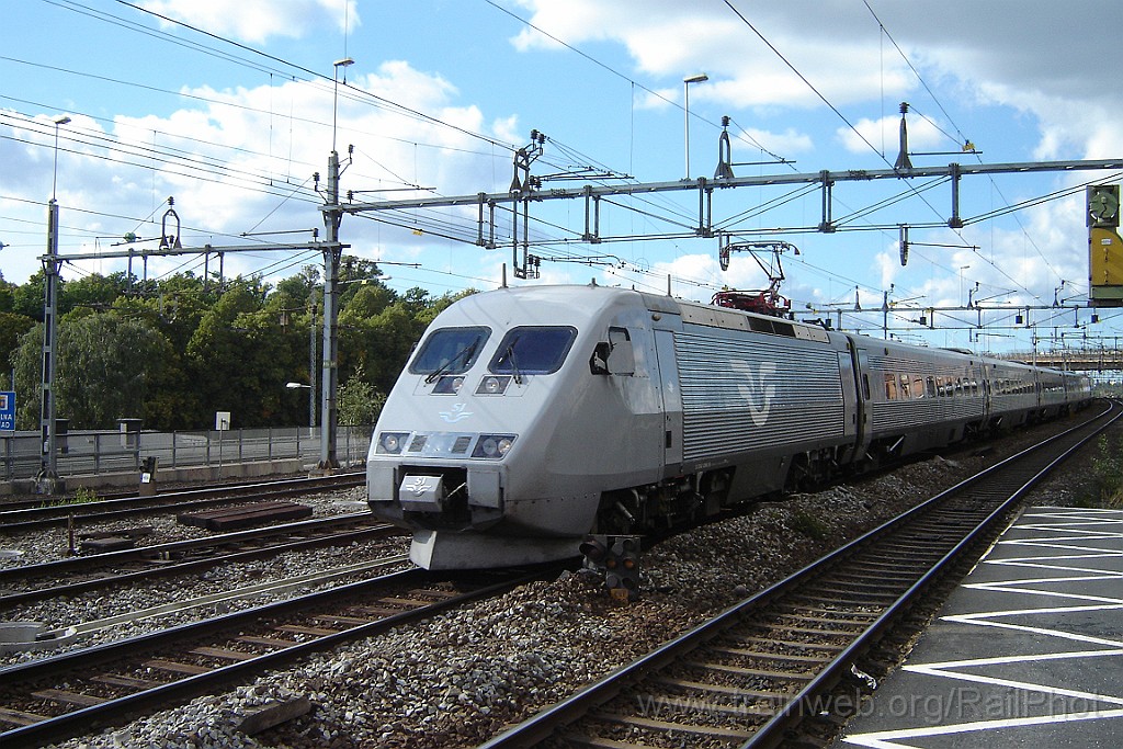 1410-0043-060907.jpg - SJ X2NK 2042 / Karlberg 6.9.2007