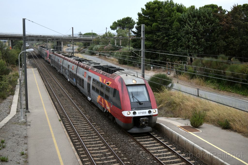 4586-0004-010817.jpg - SNCF Z 27609 + Z 27661 / Leucate-La Franqui 1.8.2017