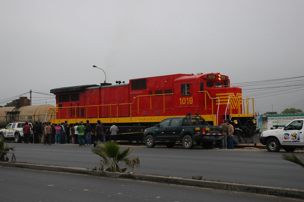 2023-0048-281110.jpg - FCCA GE C39-8 1019 / Lima (Santa Clara) 28.11.2010