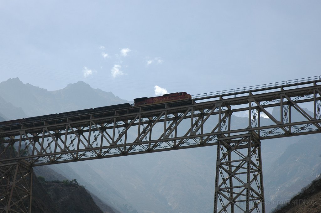 2024-0025-281110.jpg - FCCA GE C39-8 1012 / Puente Carrion 28.11.2010