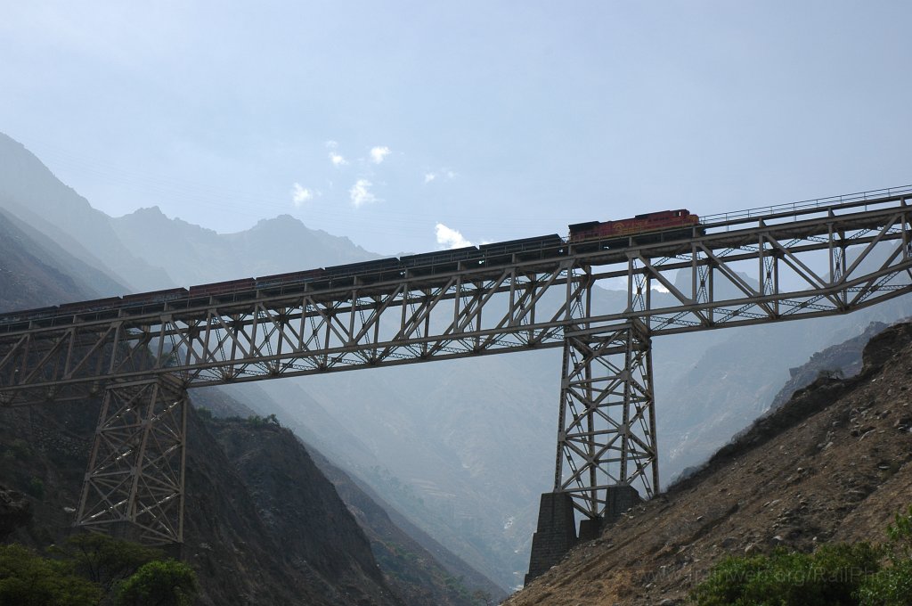 2024-0029-281110.jpg - FCCA GE C39-8 1012 / Puente Carrion 28.11.2010