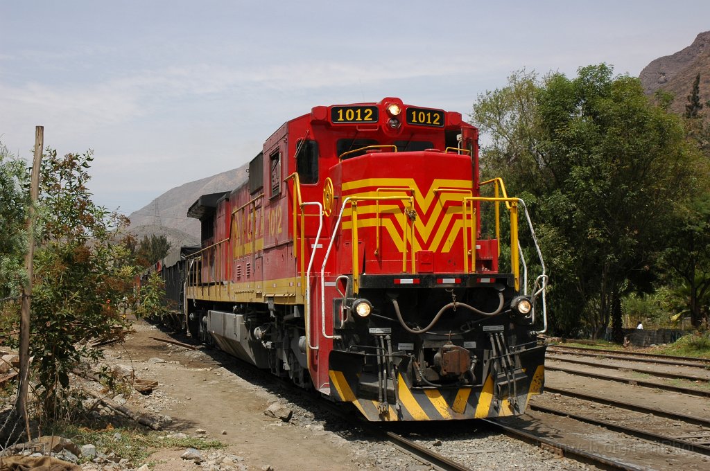 2027-0008-281110.jpg - FCCA GE C39-8 1012 / Tornamesa 28.11.2010