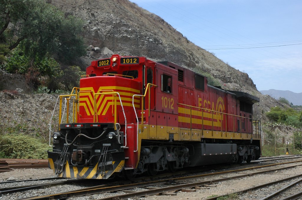 2028-0032-281110.jpg - FCCA GE C39-8 1012 / Tornamesa 28.11.2010