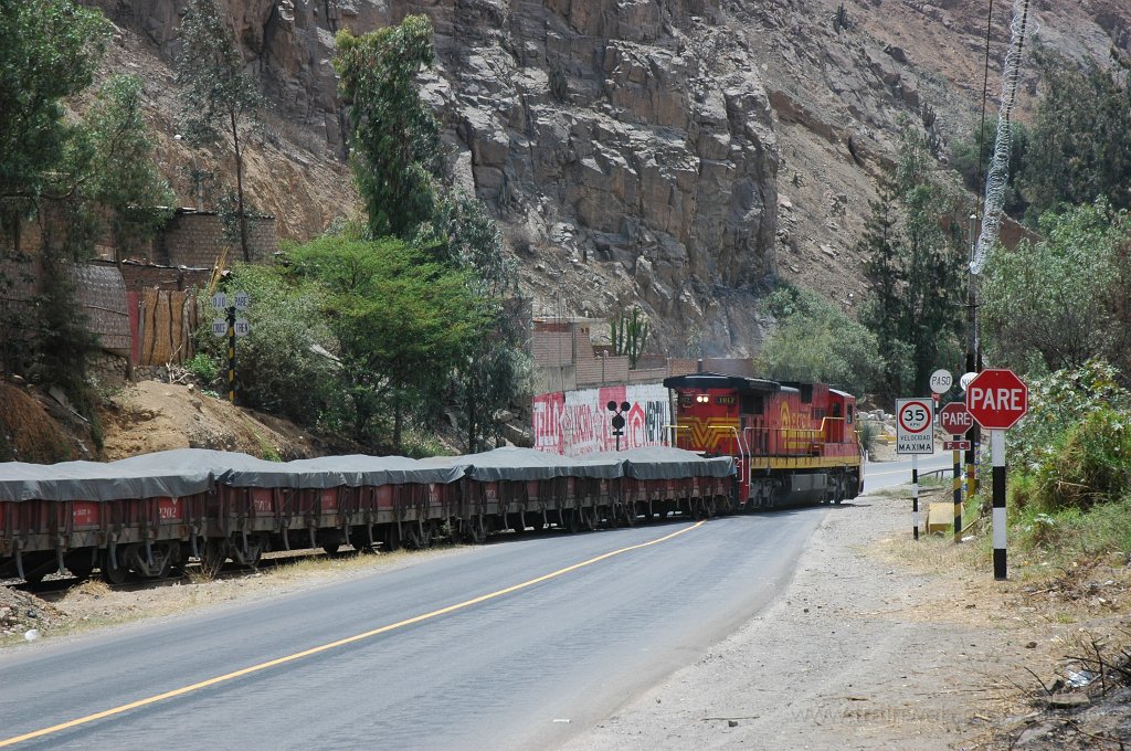 2030-0035-281110.jpg - FCCA GE C39-8 1012 / Corcona 28.11.2010