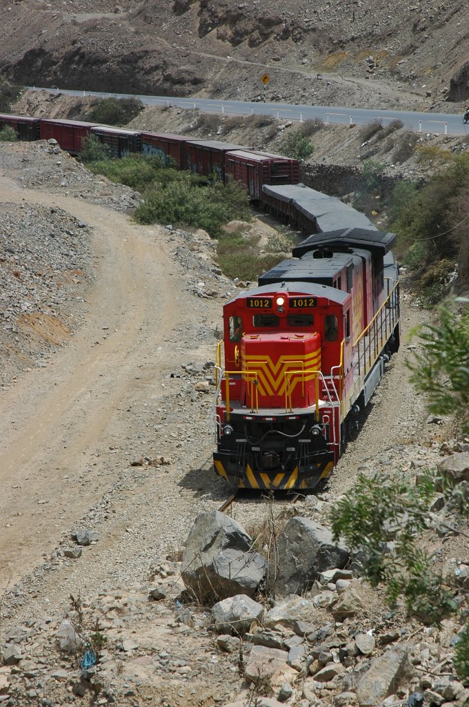 2030-0044-281110.jpg - FCCA GE C39-8 1012 / Cocachacra 28.11.2010