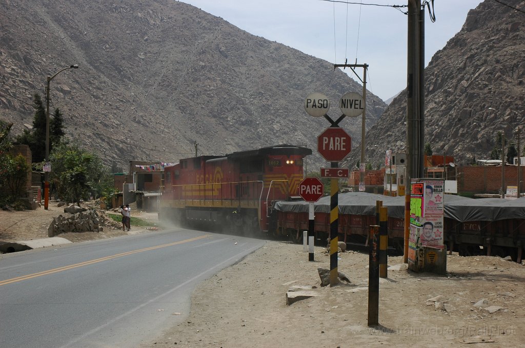 2031-0009-281110.jpg - FCCA GE C39-8 1012 / Cocachacra 28.11.2010