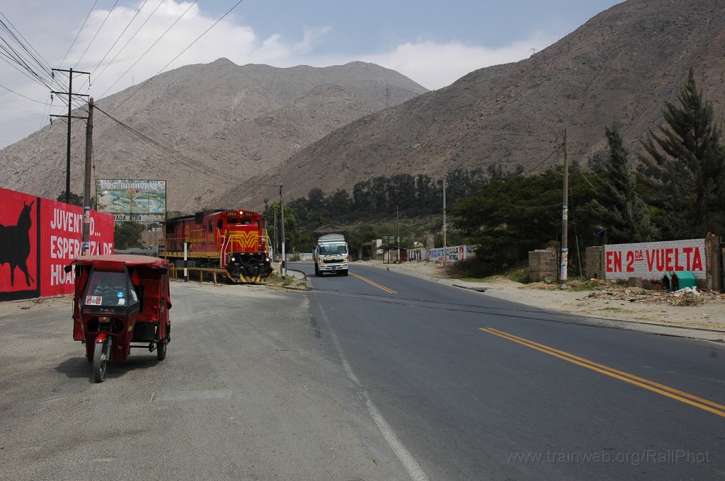 2031-0028-281110.jpg - FCCA GE C39-8 1012 / Chosica (Santa Clara) 28.11.2010