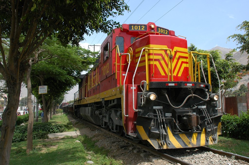 2032-0007-281110.jpg - FCCA GE C39-8 1012 / Chosica (Ricardo Palma) 28.11.2010