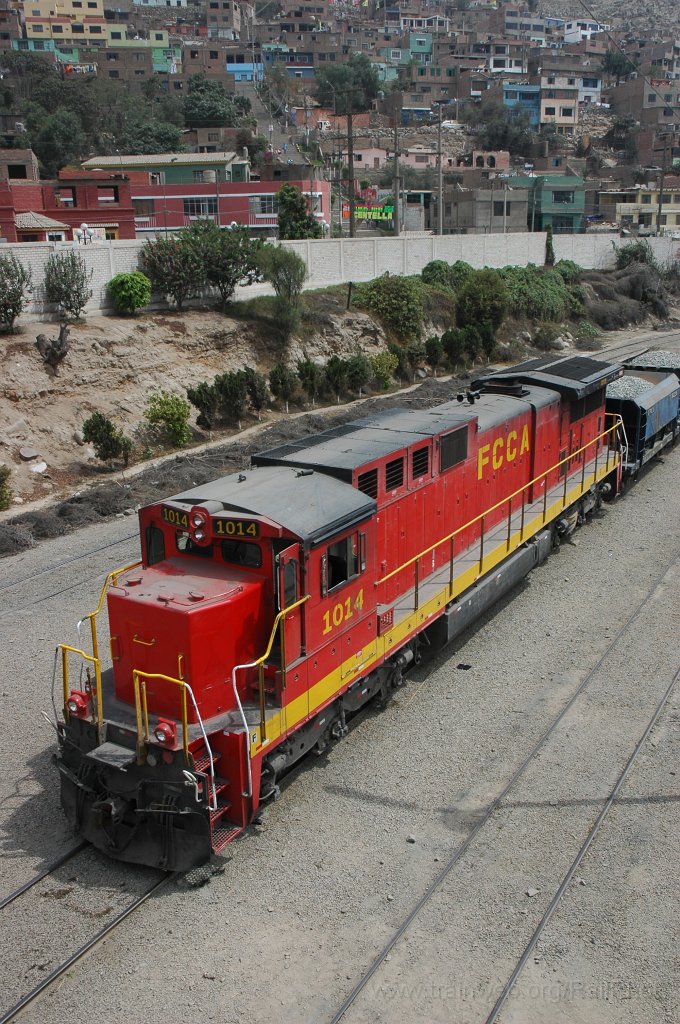 2032-0015-281110.jpg - FCCA GE C39-8 1014 / Chosica 28.11.2010