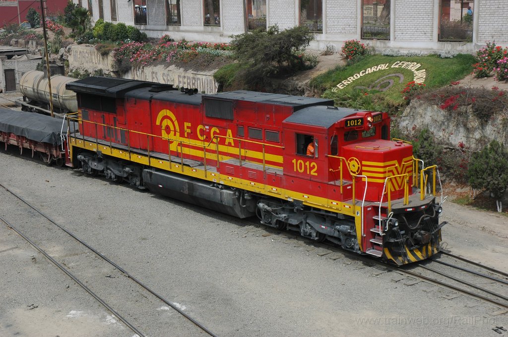 2032-0032-281110.jpg - FCCA GE C39-8 1012 / Chosica 28.11.2010